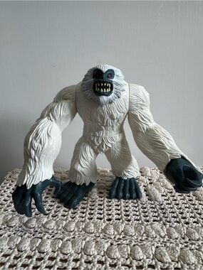 Chap Mei Yeti Monster Abominable Snowman 7" Figure TOYS-R-US Exclusive 2015